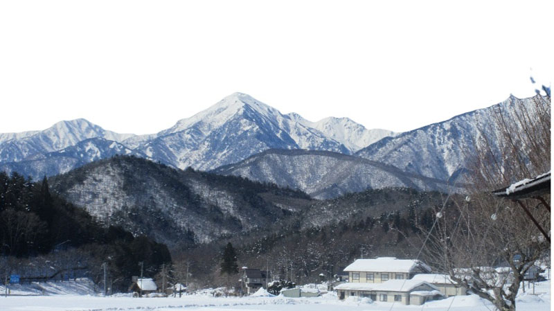 写真① 美麻の学校の景色