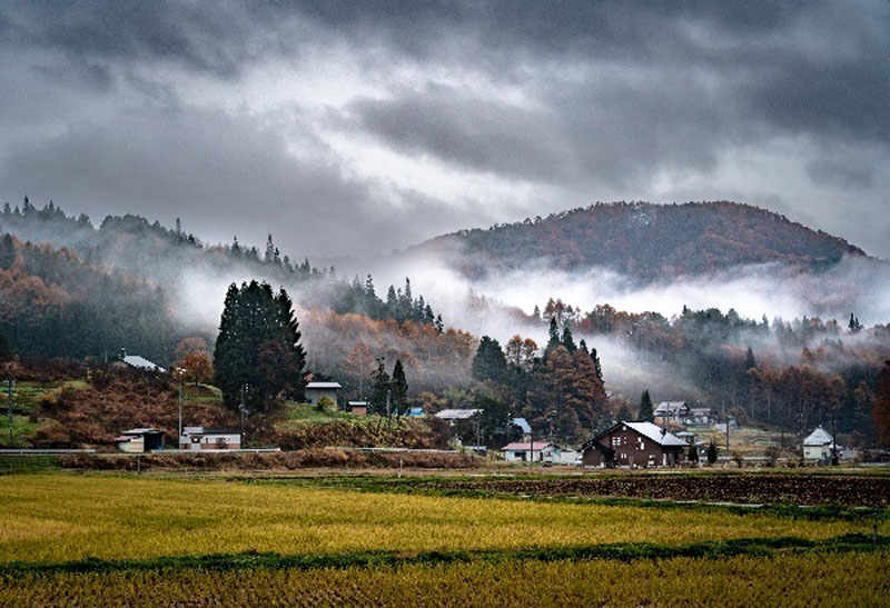 写真④ 美麻の学校の景色